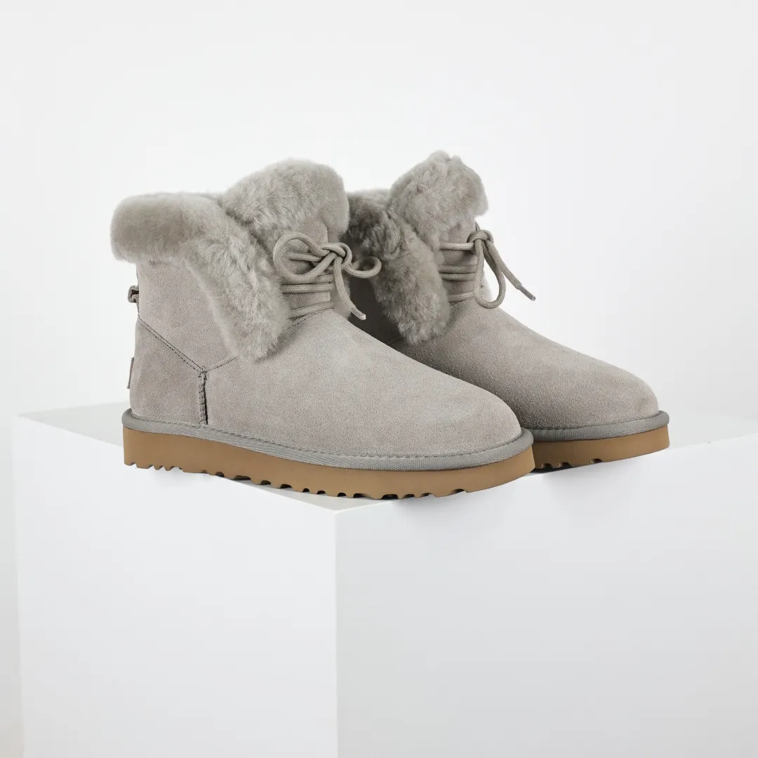 Pick up locally 💰620. The core recommendation is good price. The platform’s foreign trade is exclusively for UGG Classic women’s snow boots 1174576. Produced by the ten-year-old brand shoemaking factory production line. Pay attention to every detail. Longfeng A-grade genuine sheep fur is integrated. It is built in full compliance with the ZP process. Size: 35 36 37 38 39 40